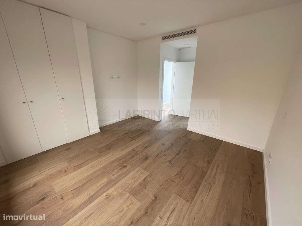 Vende-se Moradias T4 em Condomínio privado, no Fanqueiro - Loures-23