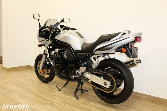 Yamaha FZS - 10