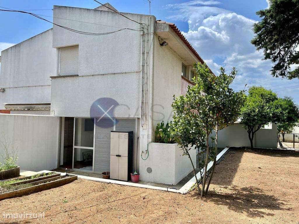 Moradia para remodelação, situada em Albarraque.-14