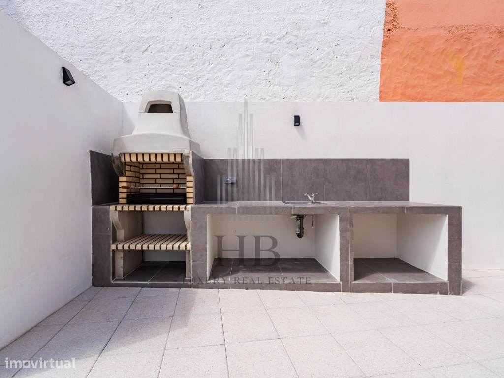 Andar de Moradia T2 + Anexo T1 Independente | Vista Mar e Serra | P...-40