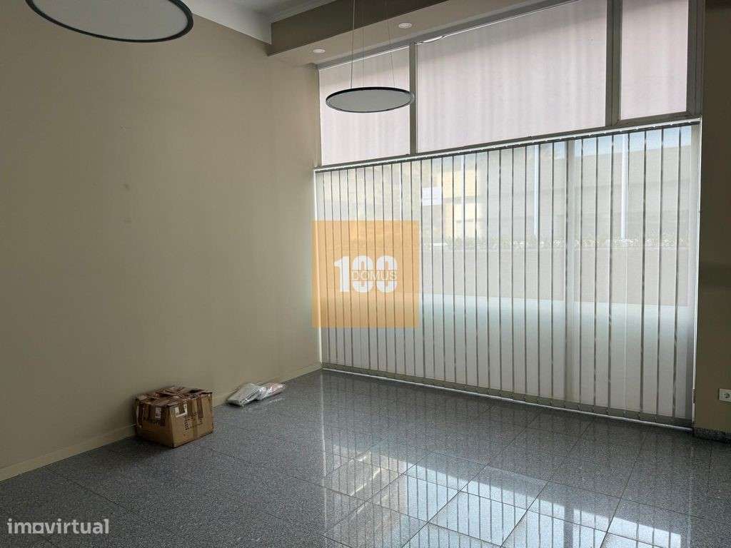 Loja exclusiva no centro do Porto com 4 frentes de montras - Grande imagem: 5/26