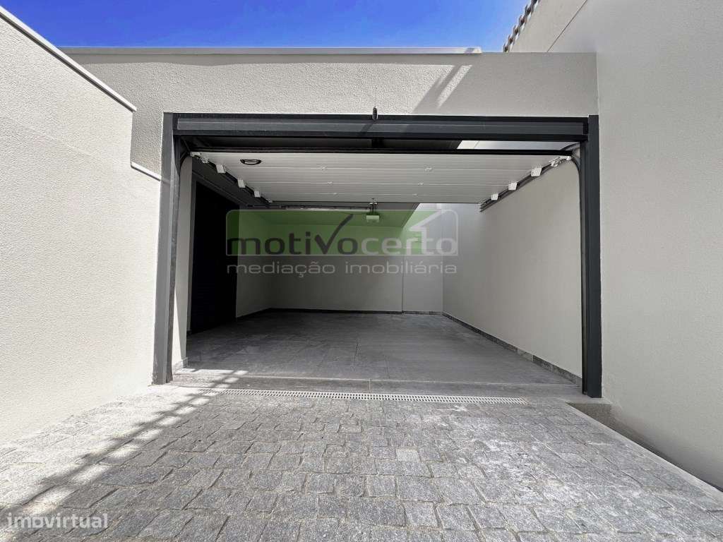 Moradia T3 Nova com Piscina e Garagem. Viva com Conforto em Leceia,...-23