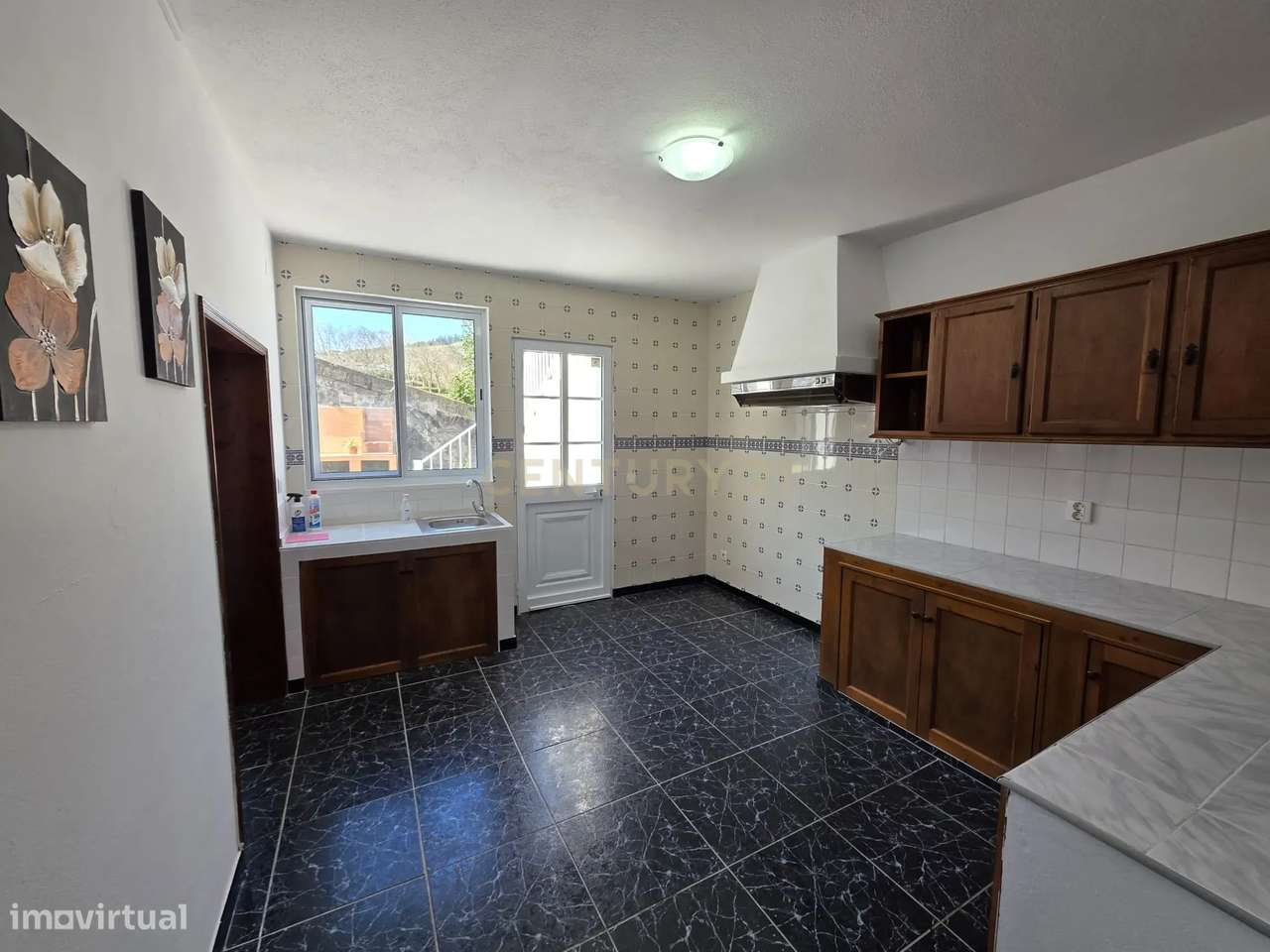 Moradia T5 Totalmente Equipada e Renovada com Vista Deslumbrante – Lom-10