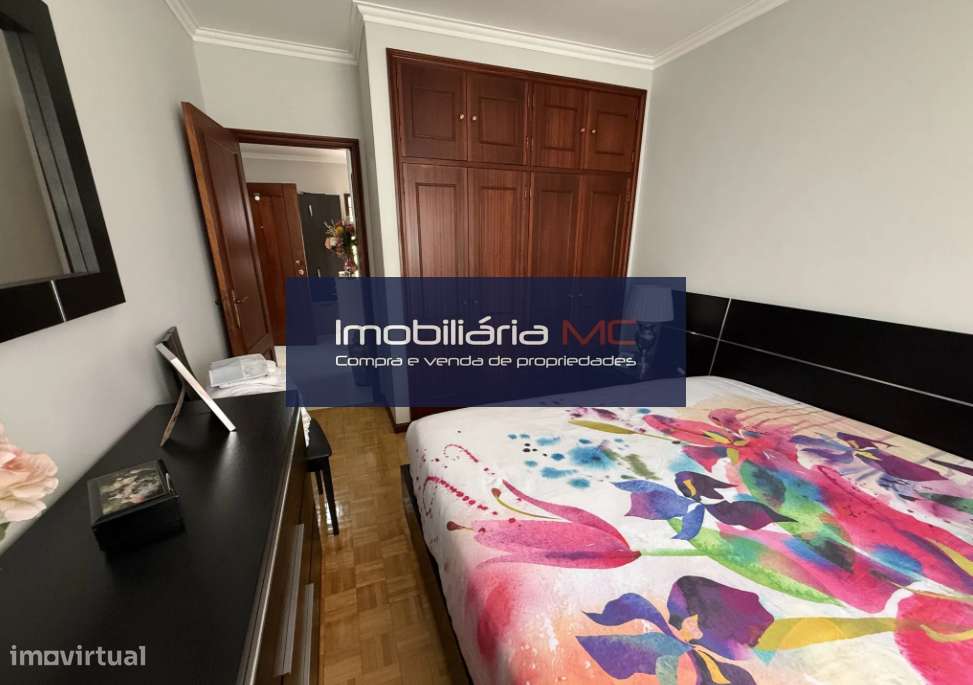 Apartamento T2 com terraço, junto à Avenida da República-11