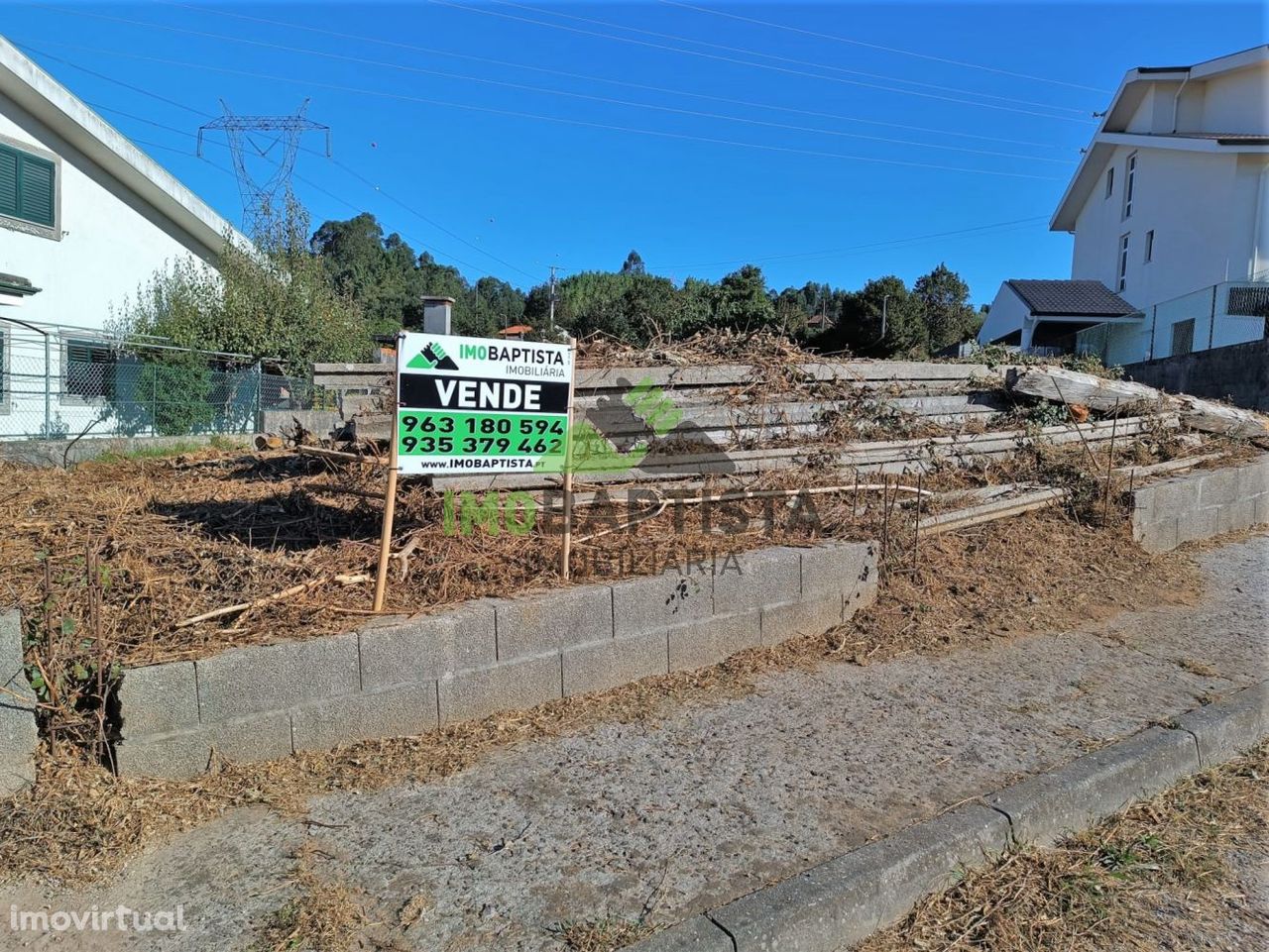 Terreno c/projeto aprovado em Gião (750 m2)