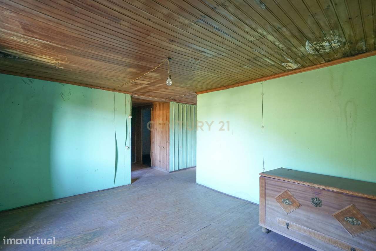 Prédio T3  de dois pisos com anexos e com terreno - Serpins - Grande imagem: 5/14