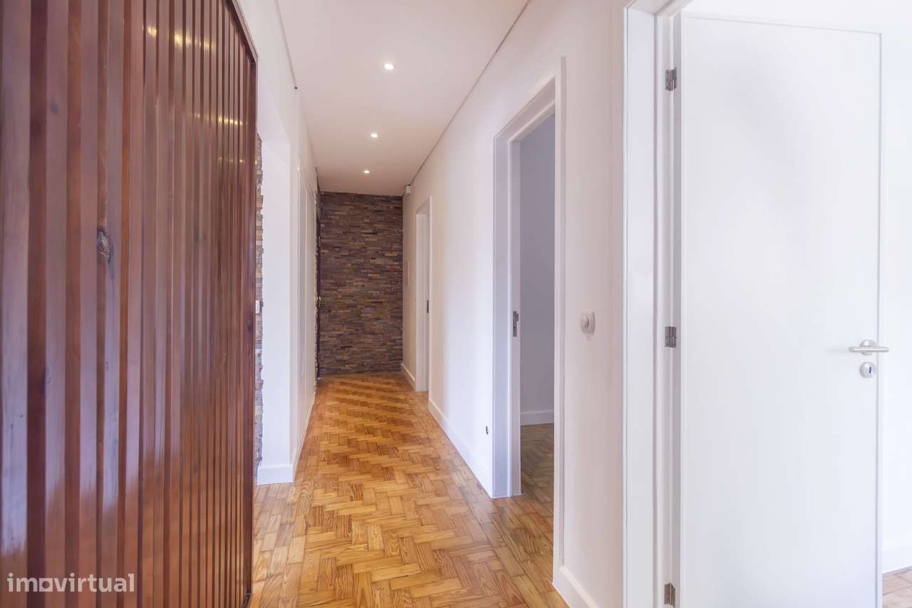 T2 Remodelado com Elegância no Coração de S João da Madeira-8