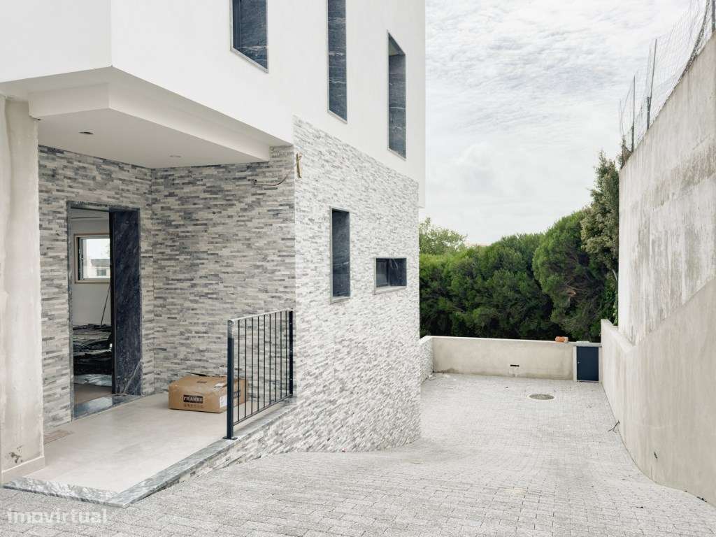 Moradia T5 na Amoreira com vista mar, piscina e jardim privativo-47
