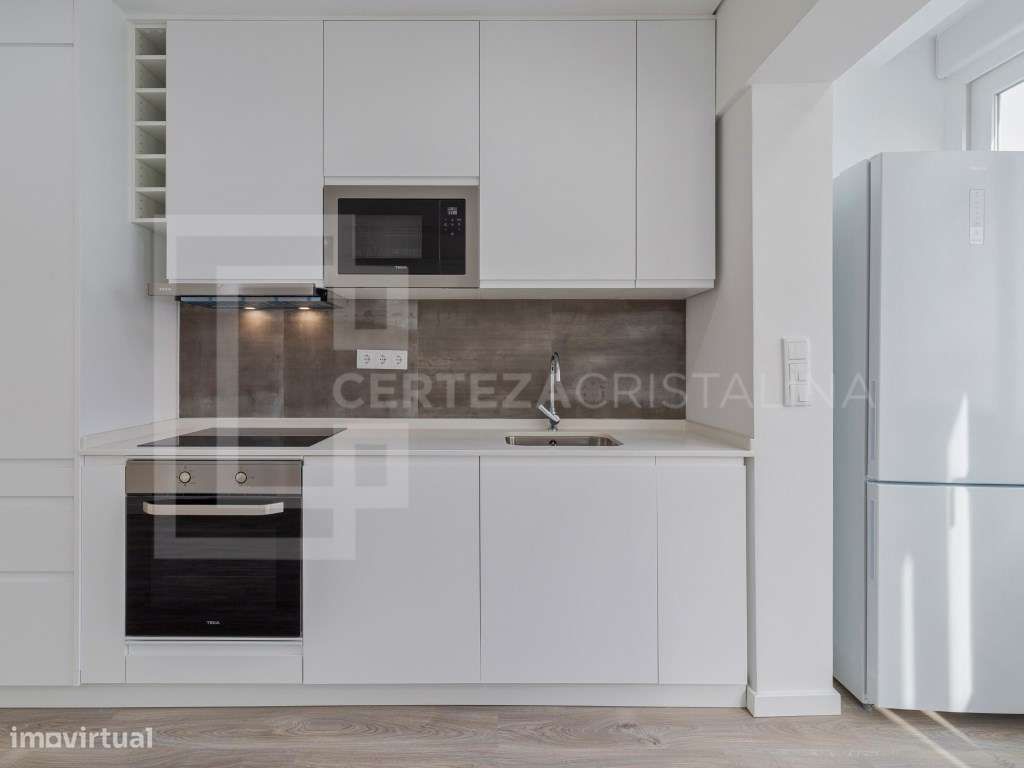 T3 Totalmente Renovado | 3.º Andar | Varanda | Rua S. Joaquim - Set... - Grande imagem: 3/25