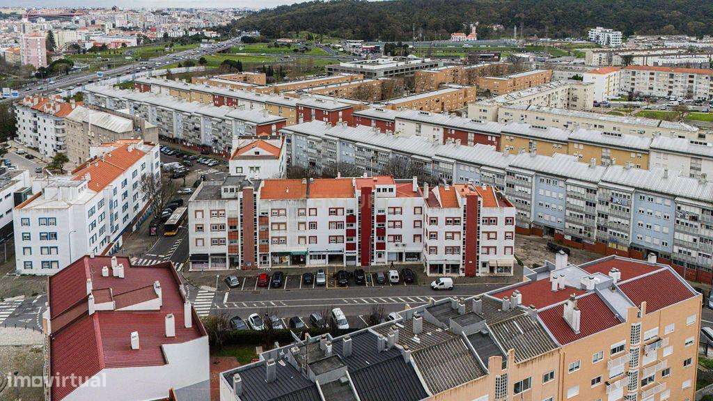 Apartamento T3 em Alfragide com Parqueamento-36