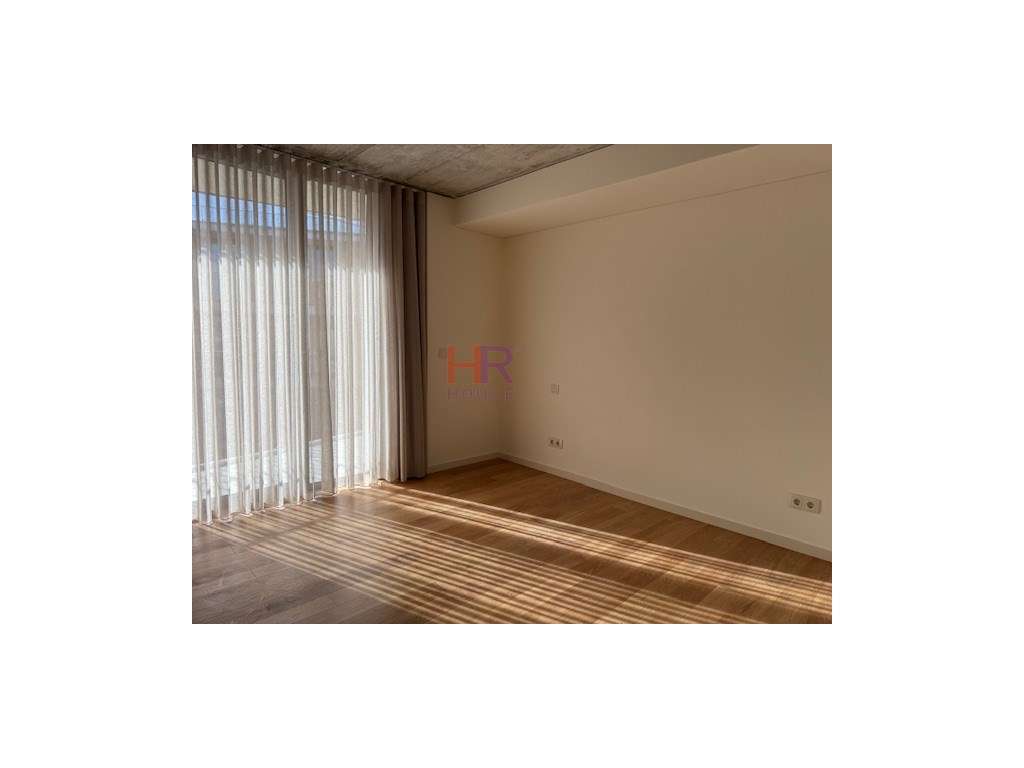 Coimbra arrenda-se T2 com aparcamento privativo e varanda com vista... - Grande imagem: 2/30