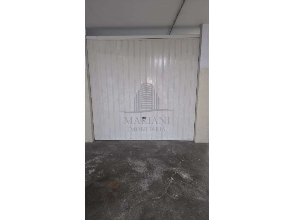 Apartamento T3 no Centro de Canelas - Uma Oportunidade Imperdível!-19