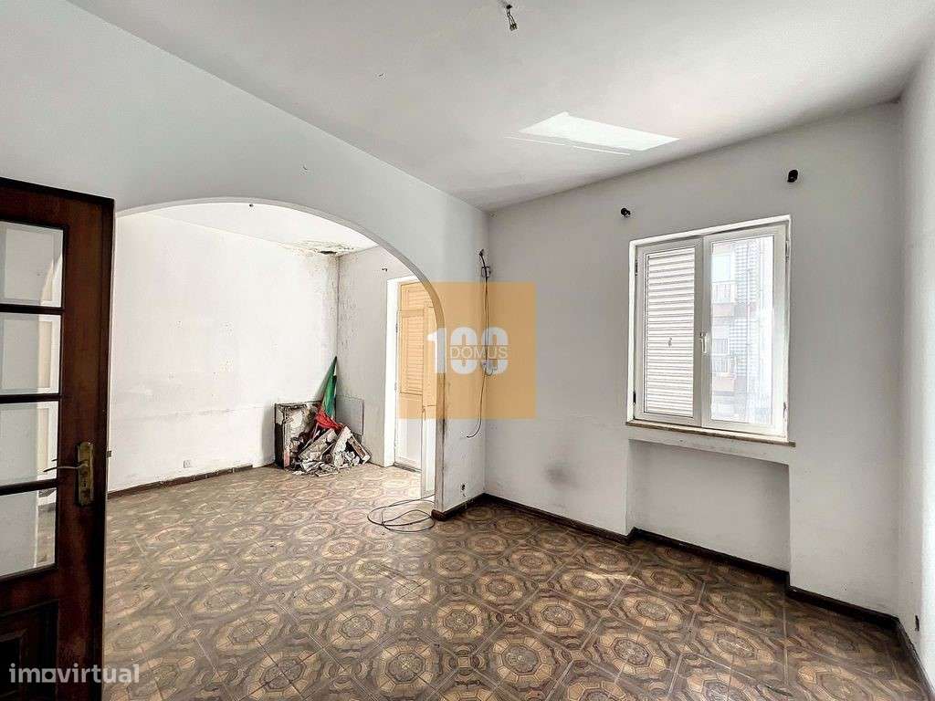 Moradia para reabilitar na Baixa - Grande imagem: 1/13