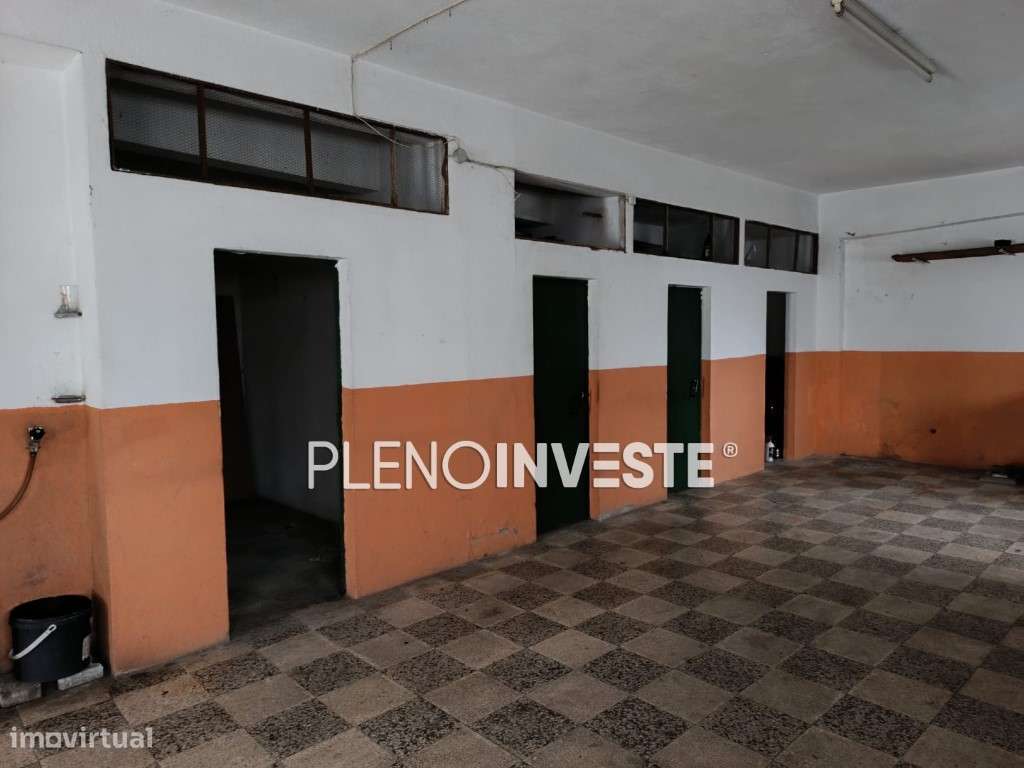 Lugar de parqueamento e arrecadação na Cruz de Pau - Grande imagem: 2/10