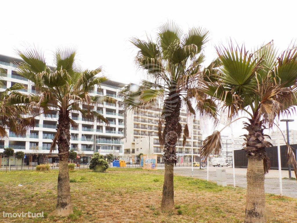 Apartamento T3 com terraço e vista mar na Costa de Caparica.