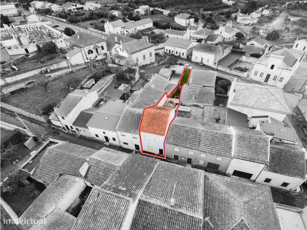 Moradia T3 com espaço exterior, bons acessos e excelente localização.-8