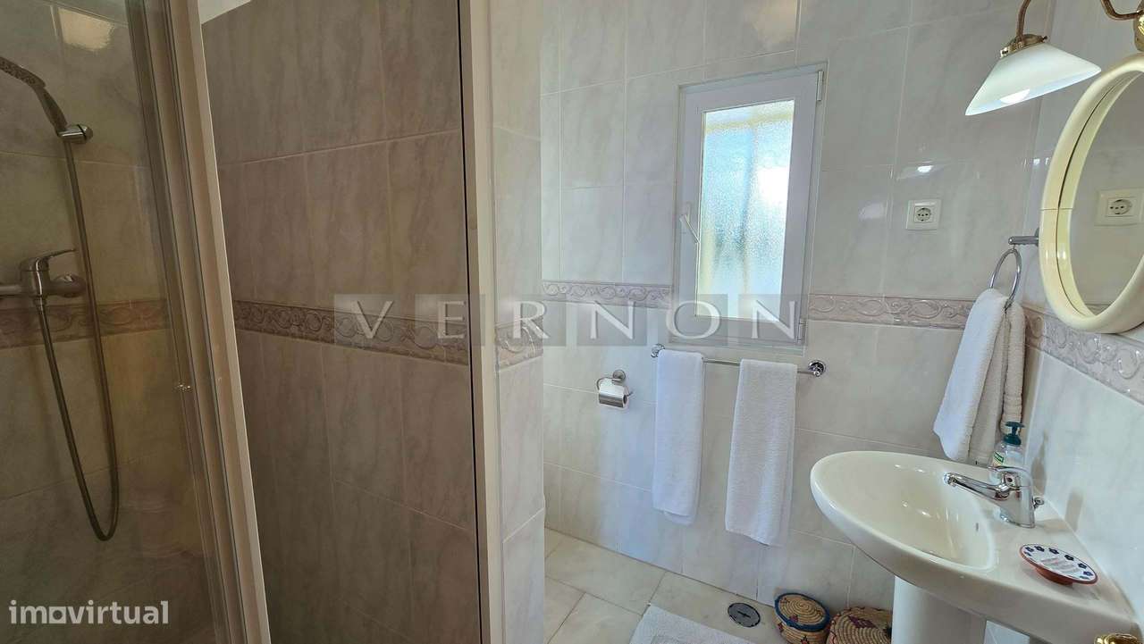 Algarve, para venda, moradia T5 primeira linha do mar com piscina aque-24