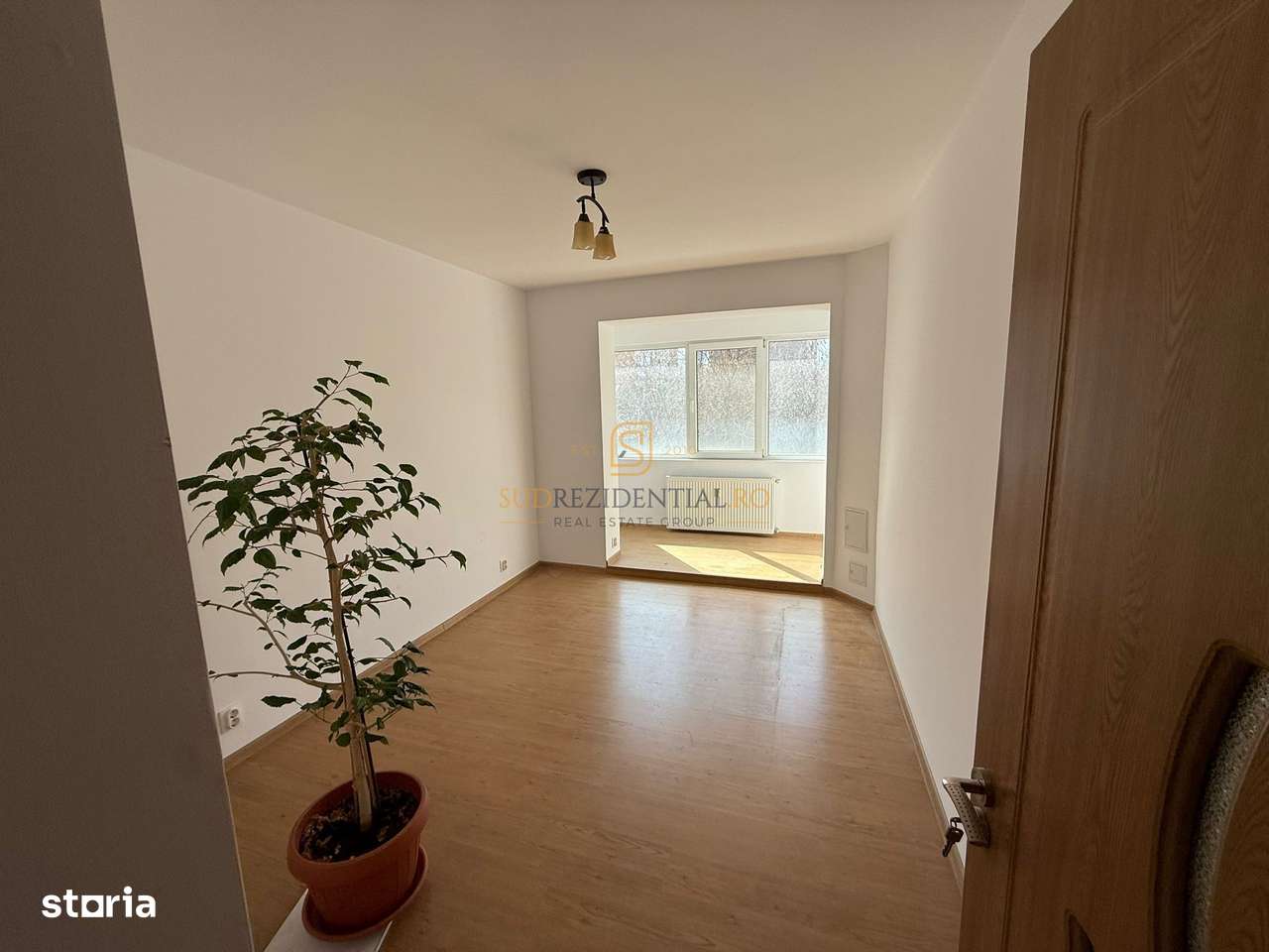 Apartament 3 camere semidecomandat, 2 balcoane, Bld Alexandru Obregia