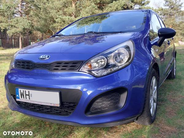 Kia Rio 1.2 L - 6