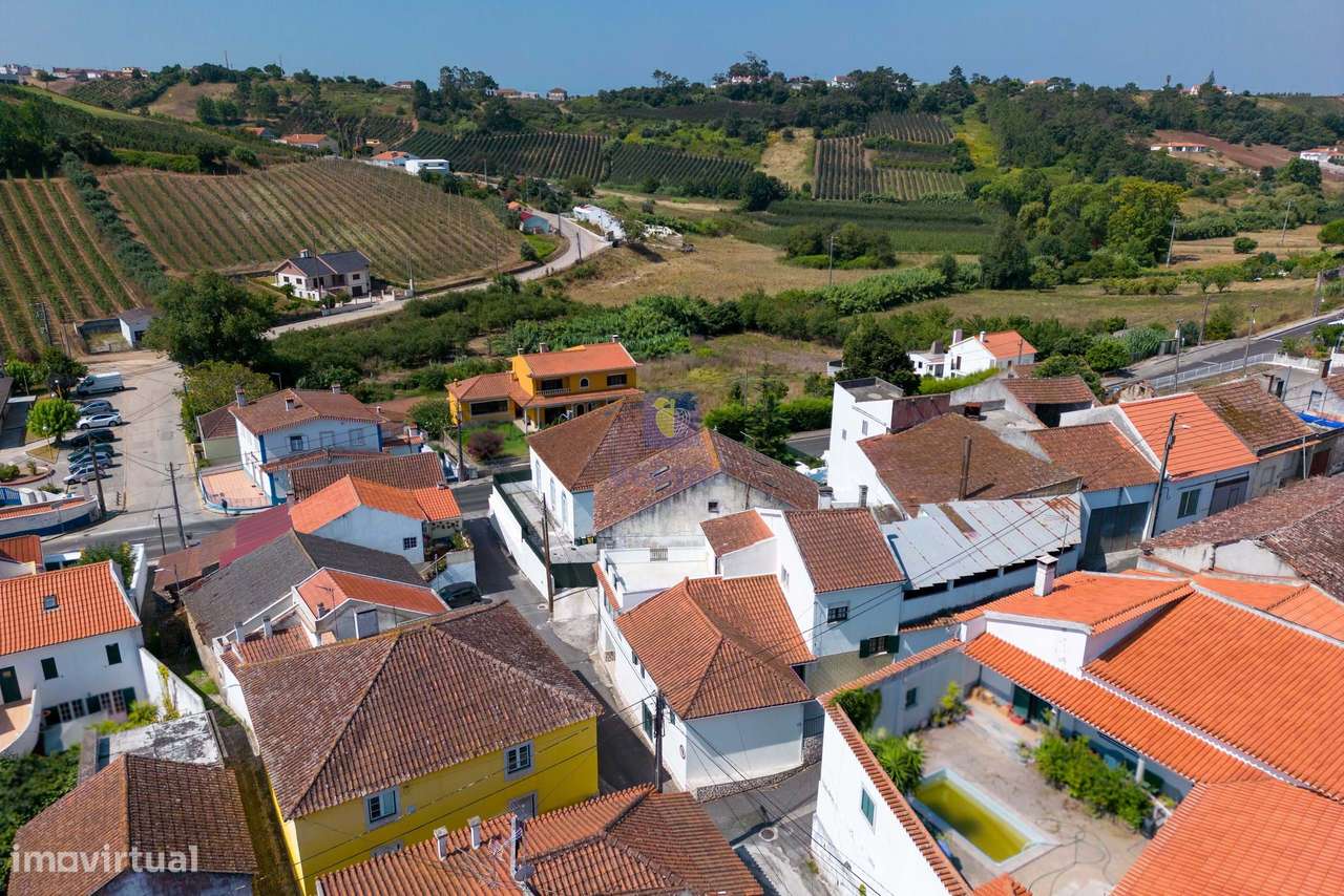 Moradia com Glamour! T4 com Garagem e Terraço no Centro de Vidais-10