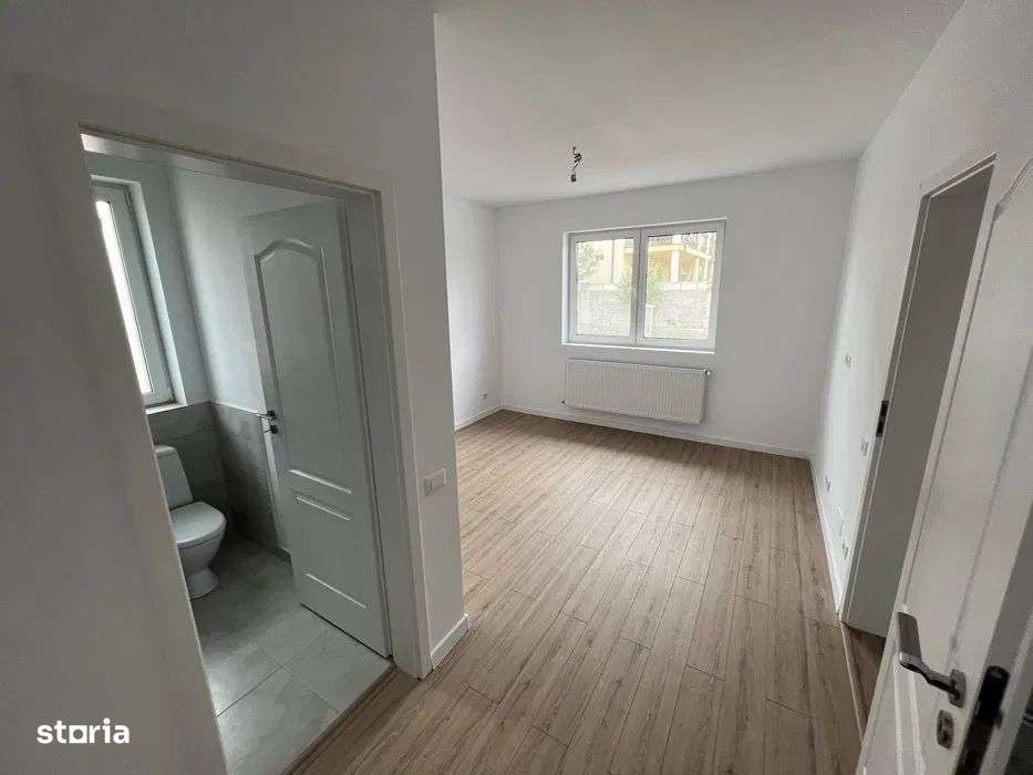 Casa dintre lacuri, Crevedia, cartier nou.-11