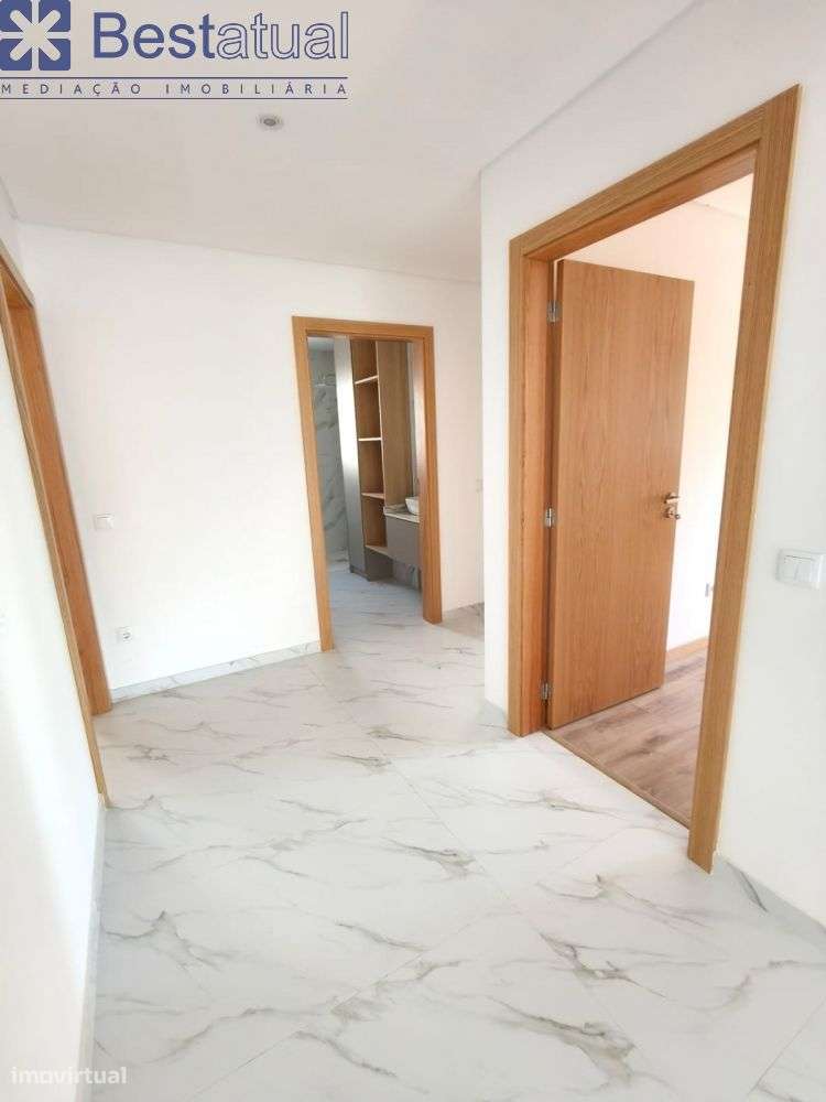 Apartamento T3 c/Lugar de Garagem P/ 2 Carros-11