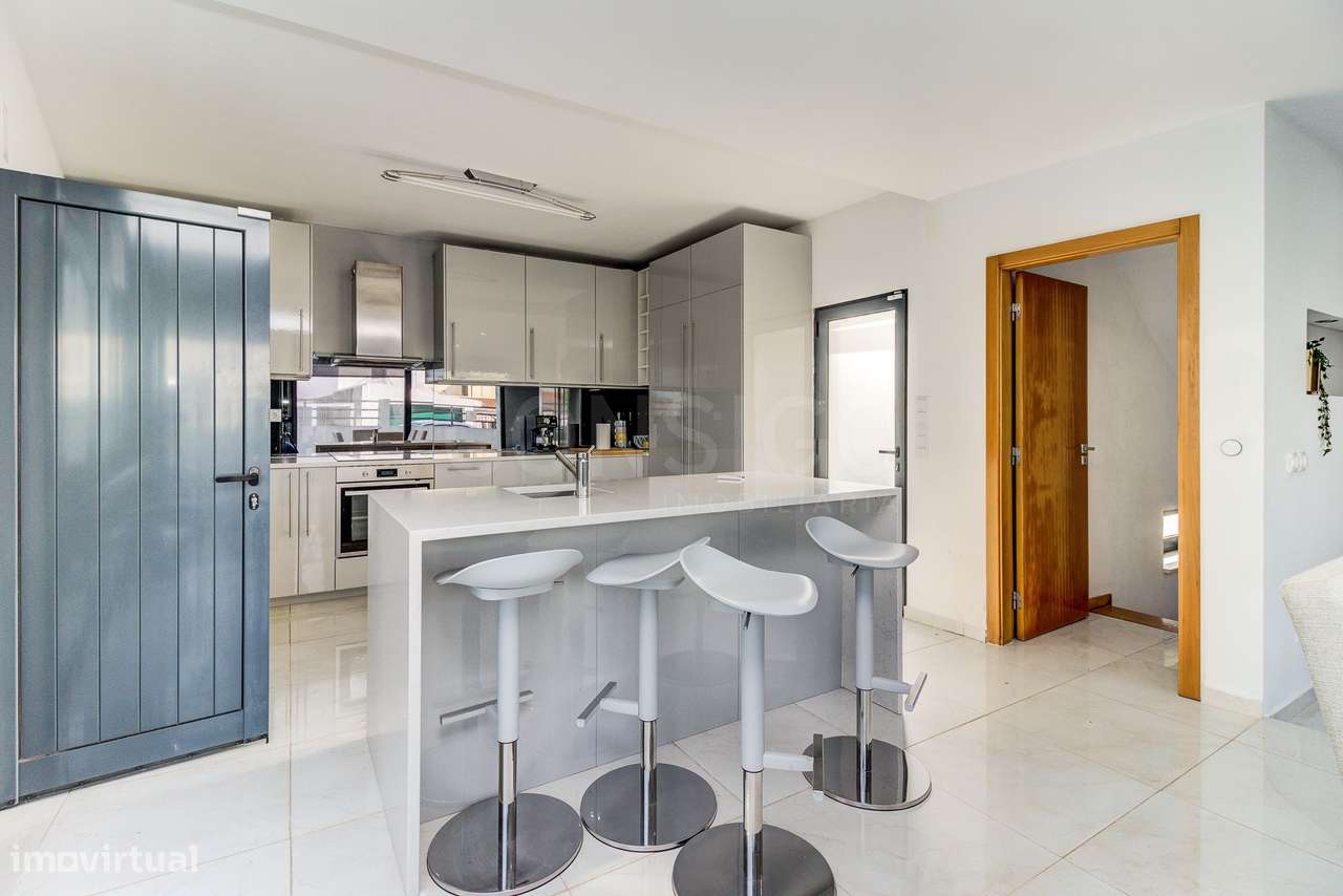 Moradia com 170 m², jardim, zona de barbecue e estacionamento para dua-22