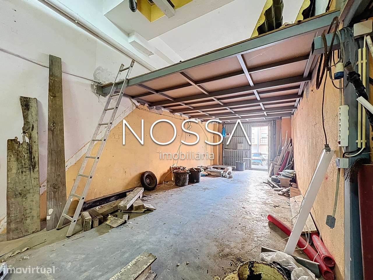 Garagem com 82 m² e  Duas Mezanines | Serra das Minas - Grande imagem: 5/27