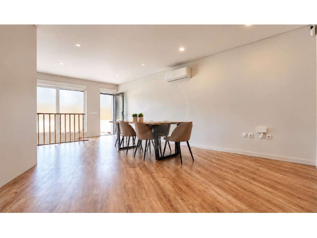 Moradia T2+1 Totalmente Remodelada em Árvore Vila do Conde-1