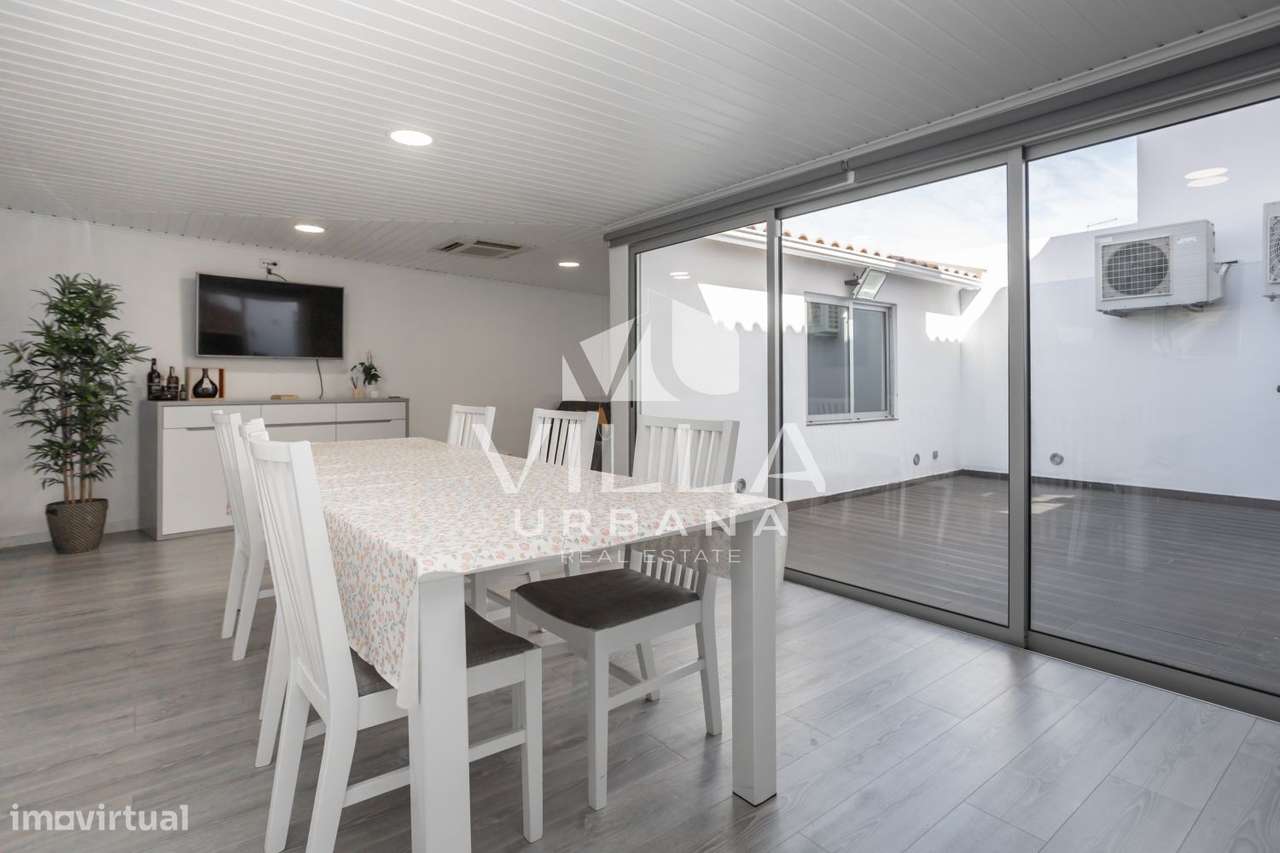 Moradia T3 com Excelentes Áreas, Garagem e Espaço Exterior em Alcabi-30