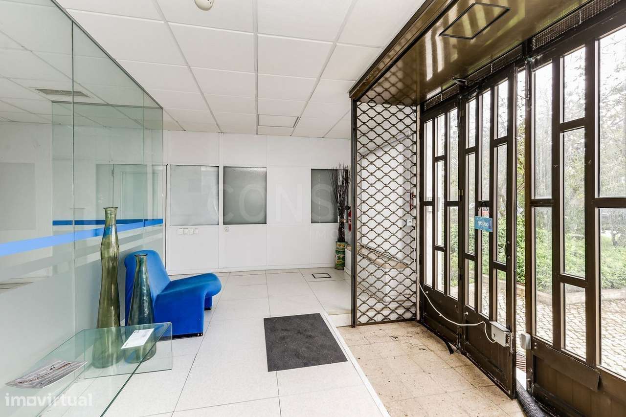 Escritório, loja e armazém com 550 m² em Linda-a-Velha, pronto a funci-4