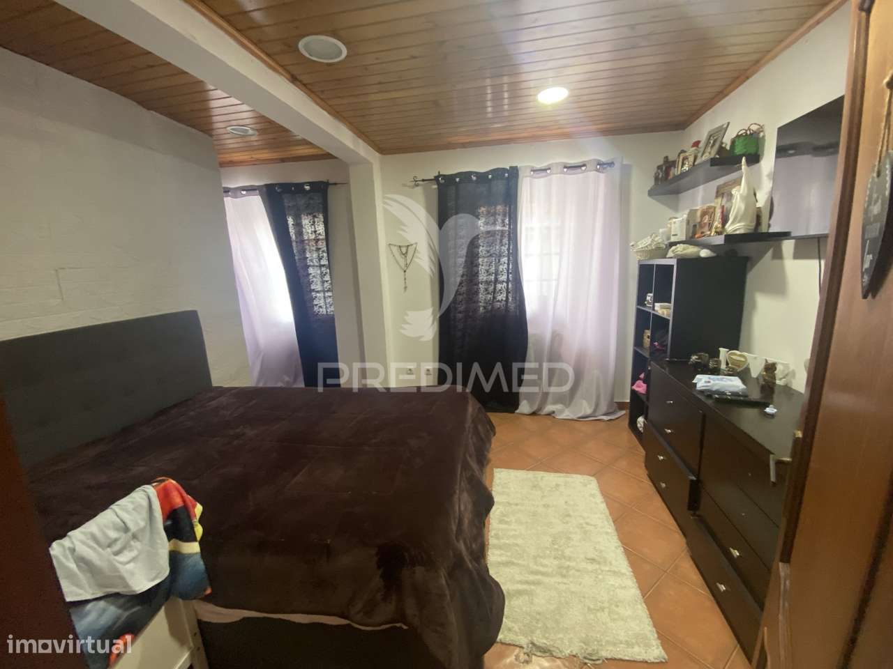 Oportunidade Única no Coração das Velas: Moradia T4 com Quintal e Z... - Grande imagem: 5/24