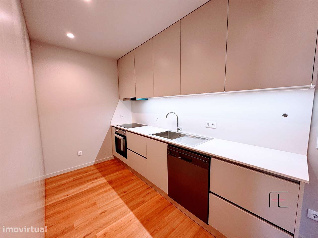 Apartamento T0 Venda em Mafamude e Vilar do Paraíso,Vila Nova de Gaia - Grande imagem: 4/20