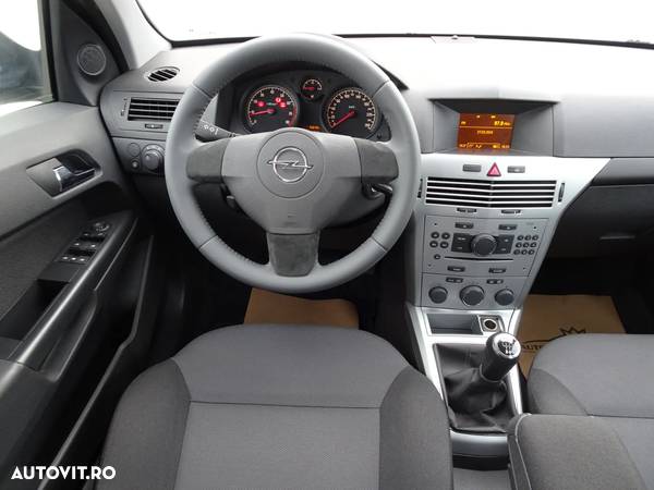 Opel Astra 1.6 150 Jahre - 15