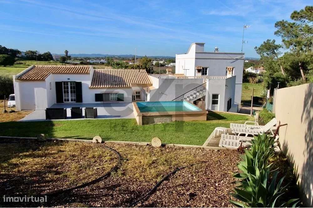 "O Refúgio dos Seus Sonhos à Beira da Lagoa" - Grande imagem: 2/45