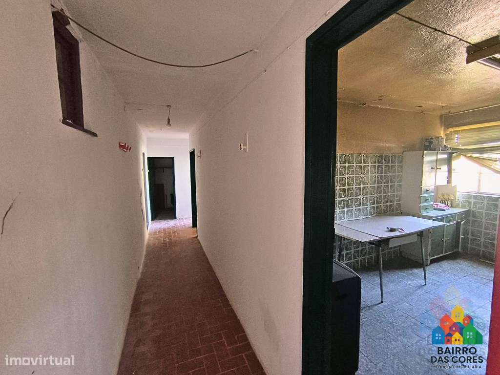 Moradia T4 com terreno junto aos acessos da A23 - Grande imagem: 5/14