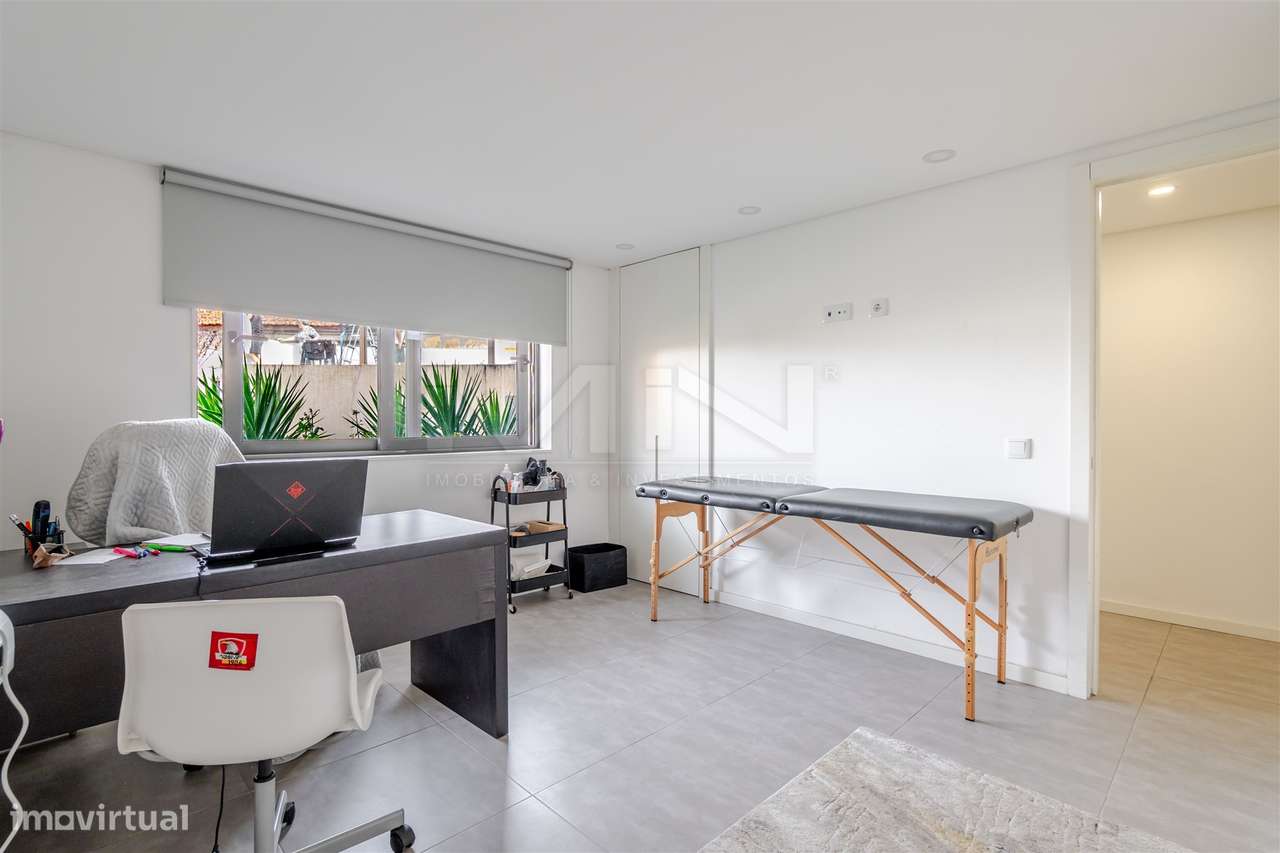 Moradia T4 de 4 Frentes: Elegância e Versatilidade a 2km do Freixo-24