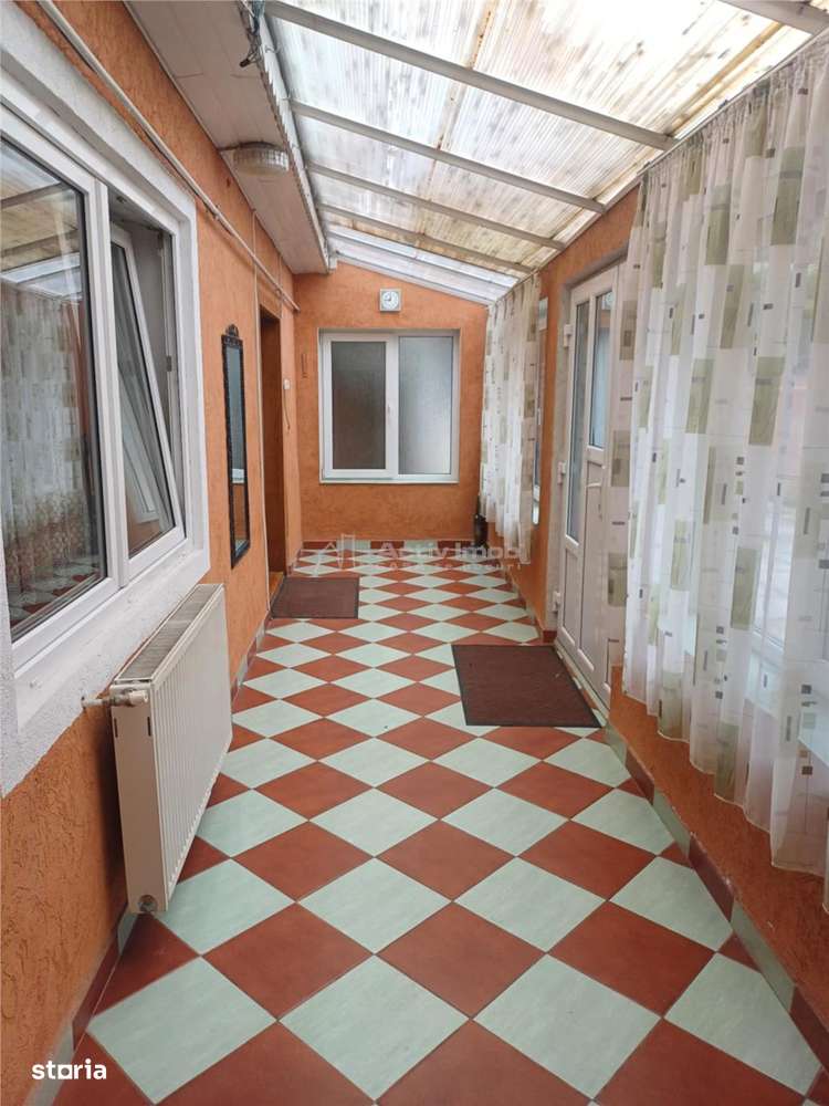 Casa deosebita stil clasic si modern  de vanzare - Imagine principală: 4/20