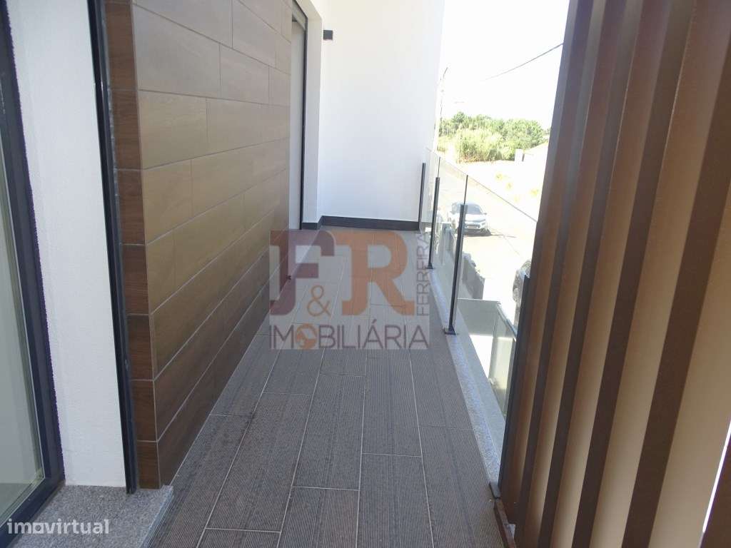 PRONTA!! Moradia Duplex T4 com Garagem, Quinta das laranjeiras Fern...-39