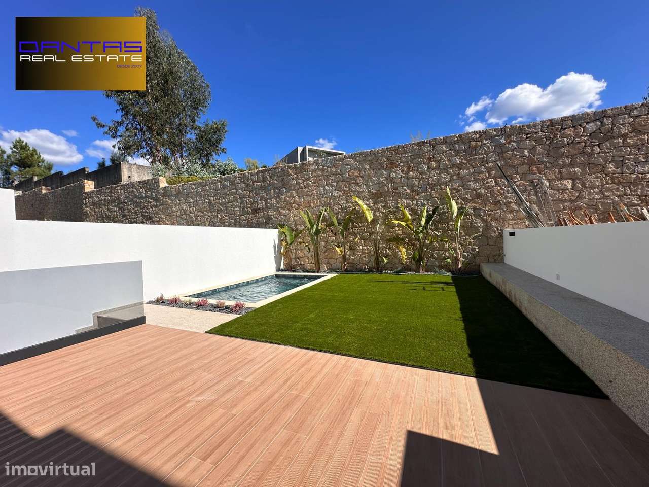 Gaveto T4 já com a estrutura concluída, lote 400m2-28
