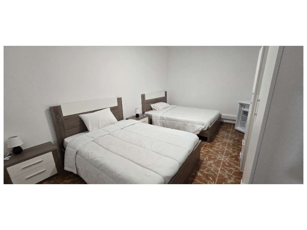 Prédio com 7 Quartos (2 Pisos) - Grande imagem: 2/38