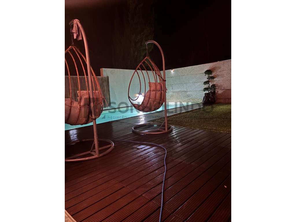 Moradia T4 com piscina de 3 frentes com excelentes áreas, tanto a n...-44