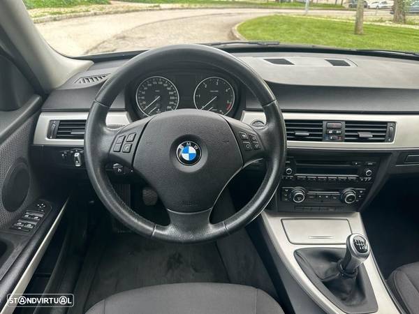 BMW 318 d Touring - 23
