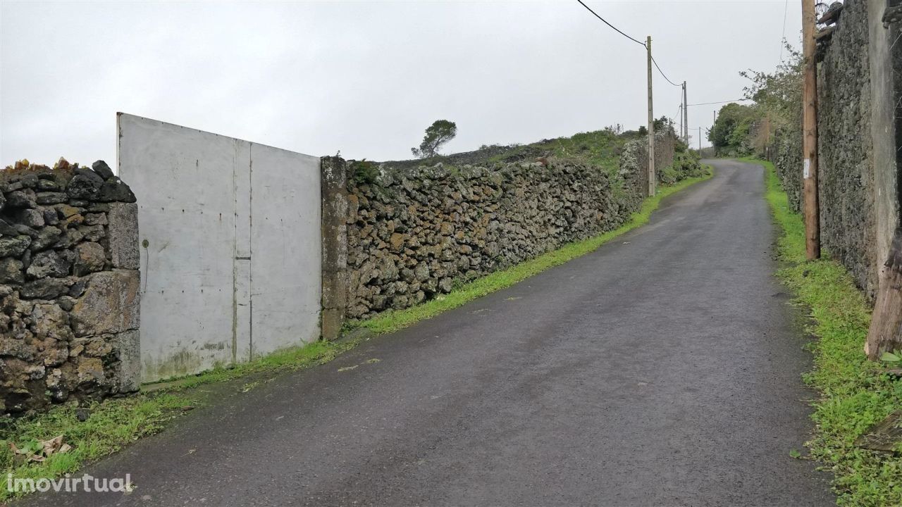 Terreno rústico com 6980 m2 na Lagoa