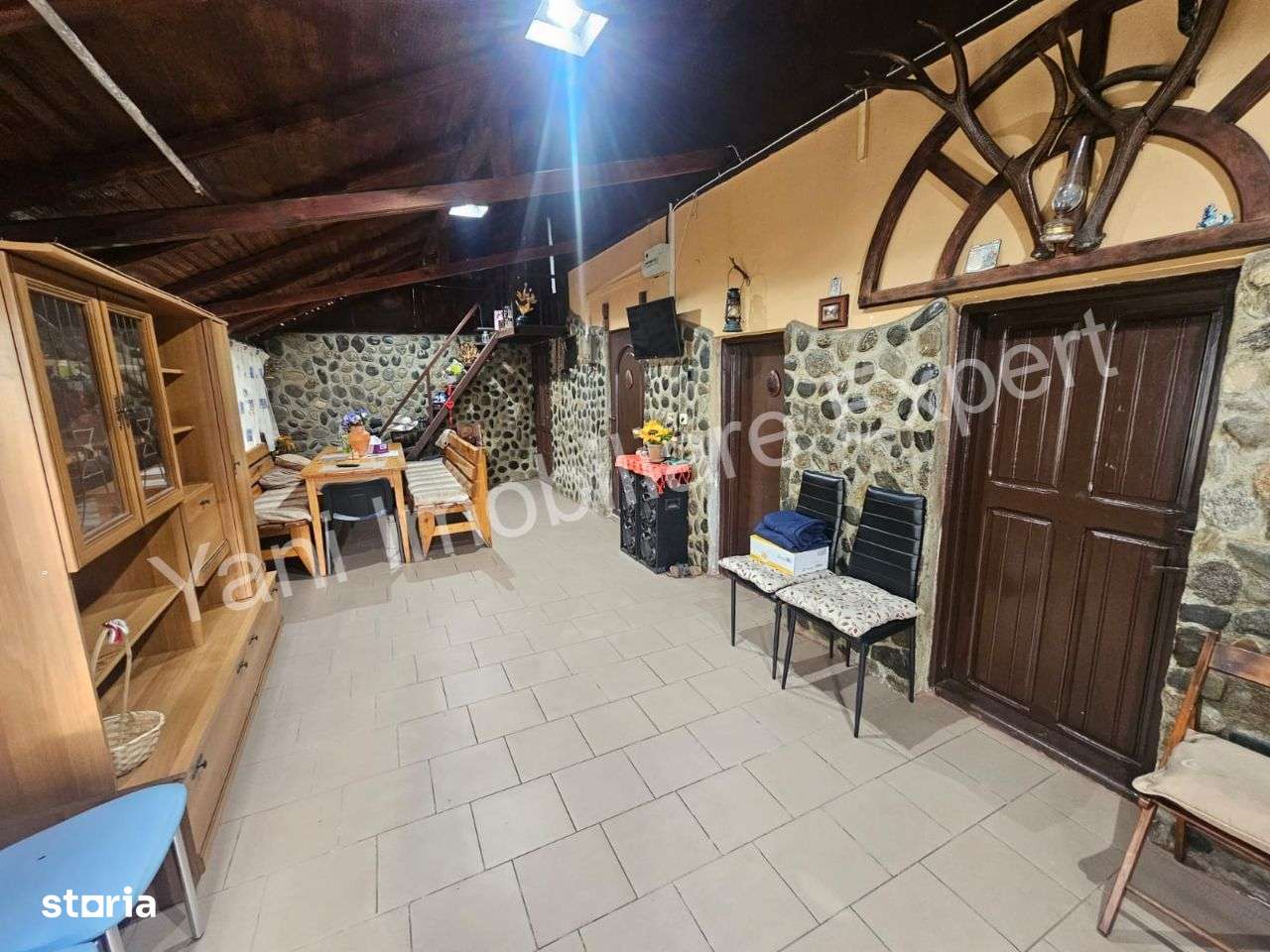 Casă tip duplex de vânzare în Curtea de Argeș. - Imagine principală: 5/20