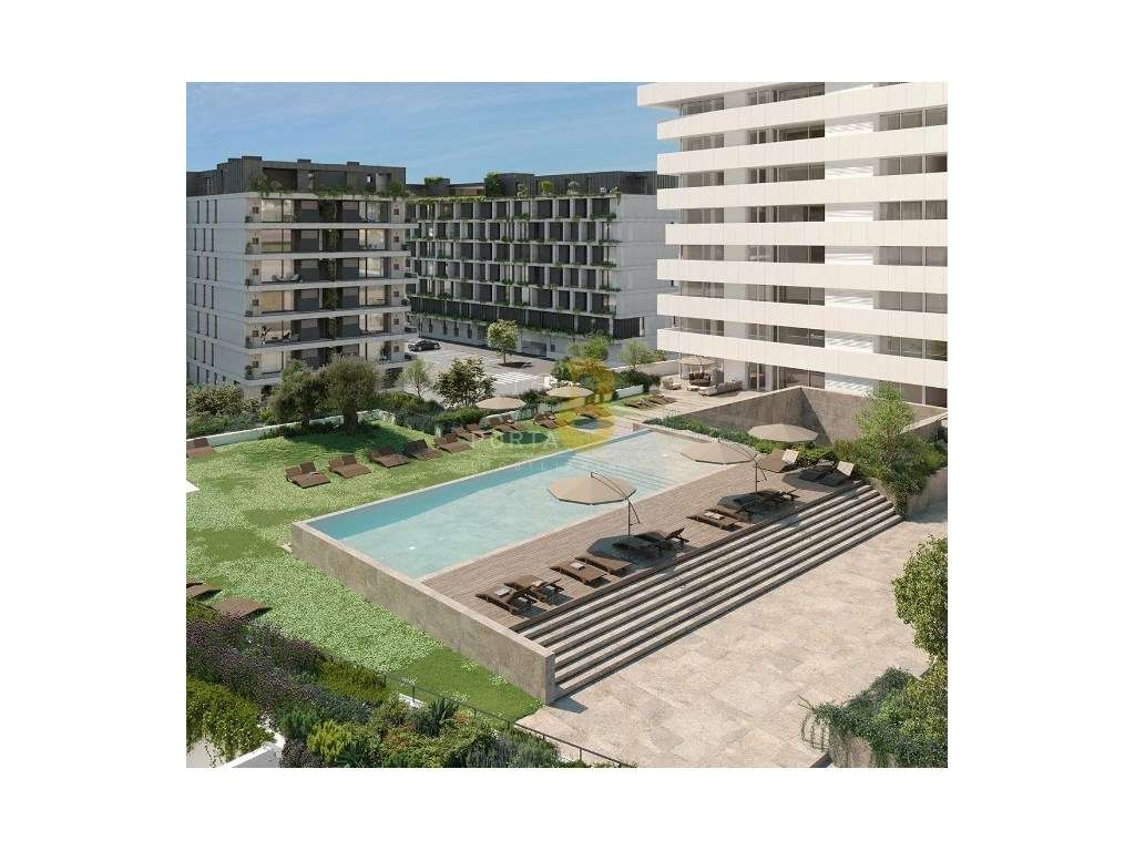 T4 Novo com Varandas, Garagem e Vistas Desafogadas - Requesende-25