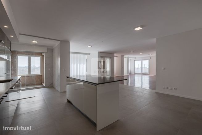 Apartamento T4 com Varanda de 31m2 e vista mar em Matosinhos-8