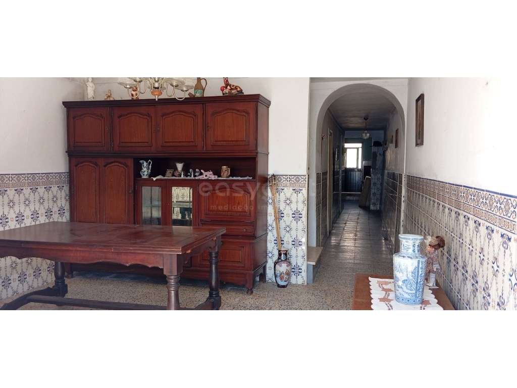 Moradia T4+2 com quintais e garagem no centro da aldeia de Baleizão - Grande imagem: 4/12