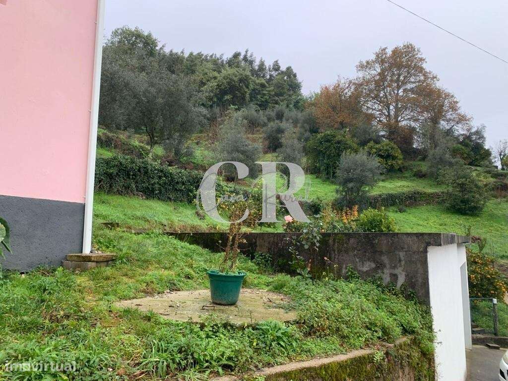 Casa de 4 quartas renovada com terreno em Vila Nova de Poiares-38