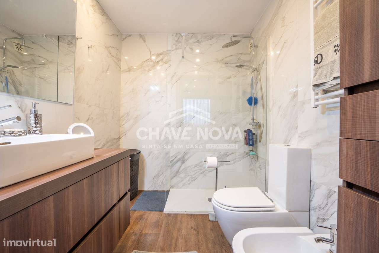 Apartamento T3 Renovado para venda em Lordelo do Ouro, Porto  Zona ...-15